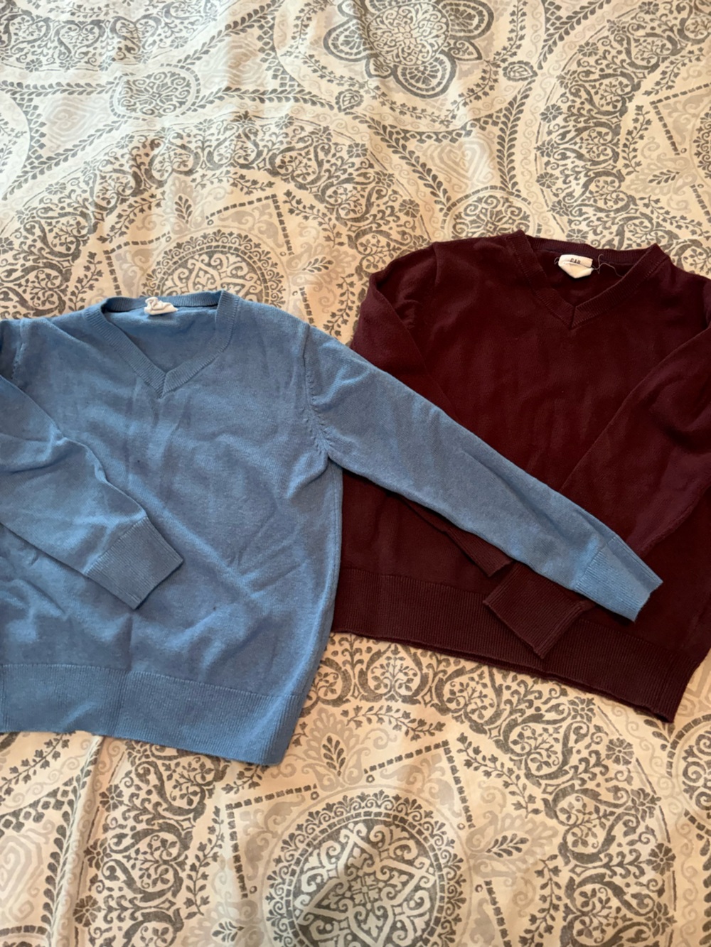 Boys GAP V-Neck Sweater - Blue and Burgundy - size 6